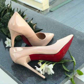 Cao gót đế đỏ màu nude bóng 11p