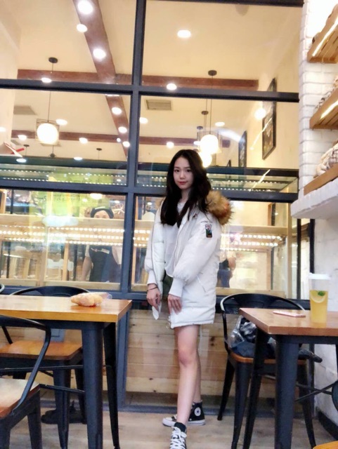 Áo phao nữ dáng dài thêu hình ở lưng hàng QCCC | BigBuy360 - bigbuy360.vn