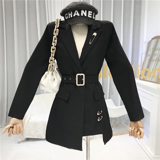 Blazer dáng over size kèm belt và phụ kiện