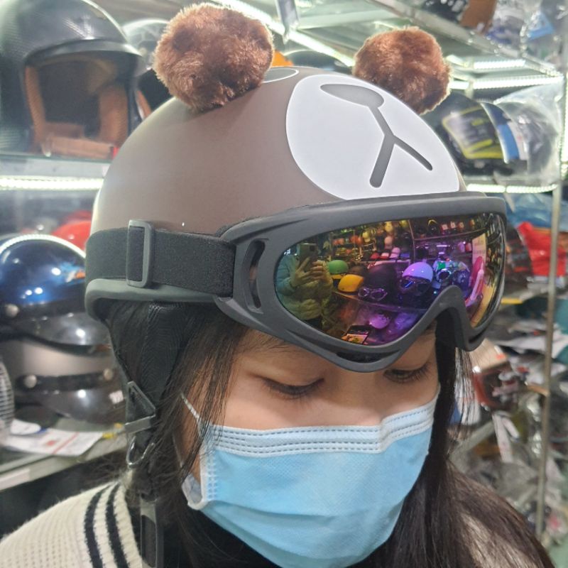 mũ bảo hiểm hình gấu nâu có tai ,picachu tai cute kèm kính thời trang ngộ nghĩnh đang yêu