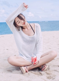 Áo choàng/ khoác lưới đi biển (trắng và đen)