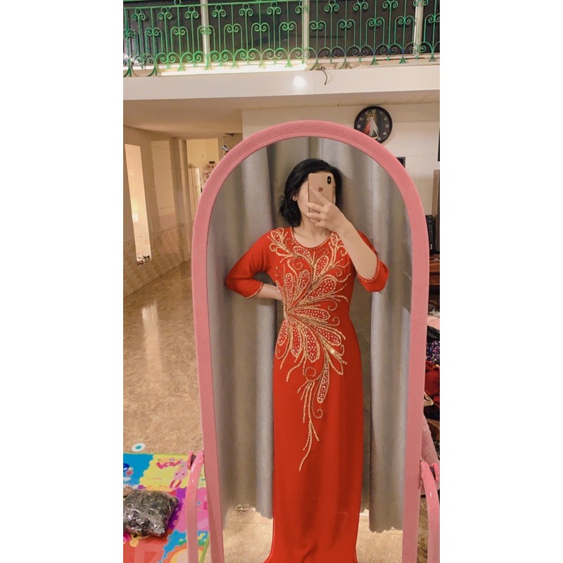 Áo Dài Bà Sui , Aó dài bà mẹ hàng phủ kim tuyến 6 tà, , cổ tròn vừa tay lỡ, mặc lên gọn gàng, sang trọng.