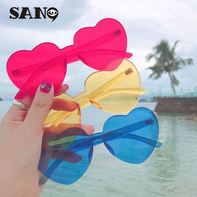 Kính mát giả tiếng anh hình trái tim độc đáo chống tia UV400 | BigBuy360 - bigbuy360.vn