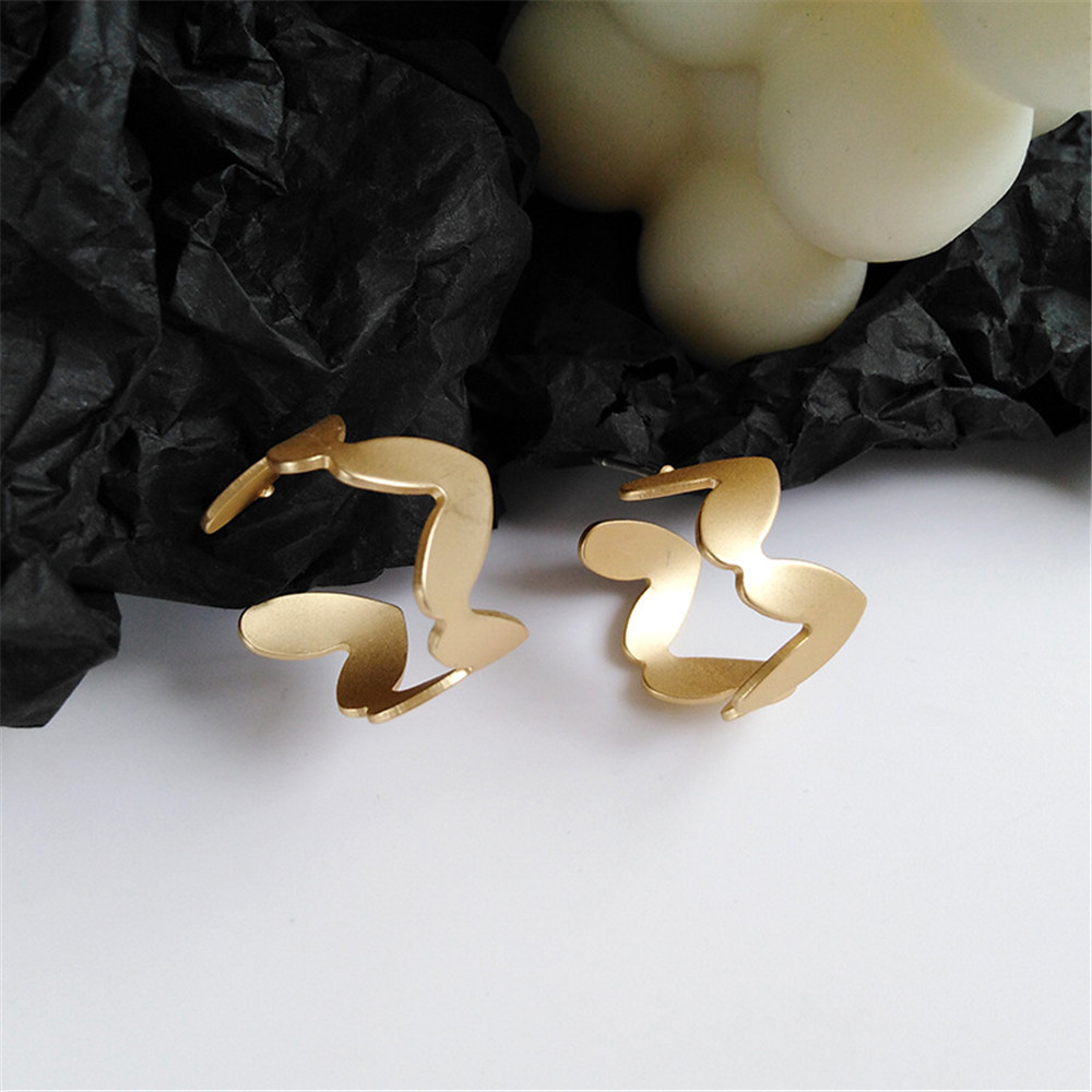 Hoa Tai Kim Loại Hình Trái Tim Phong Cách Hoàng Gia