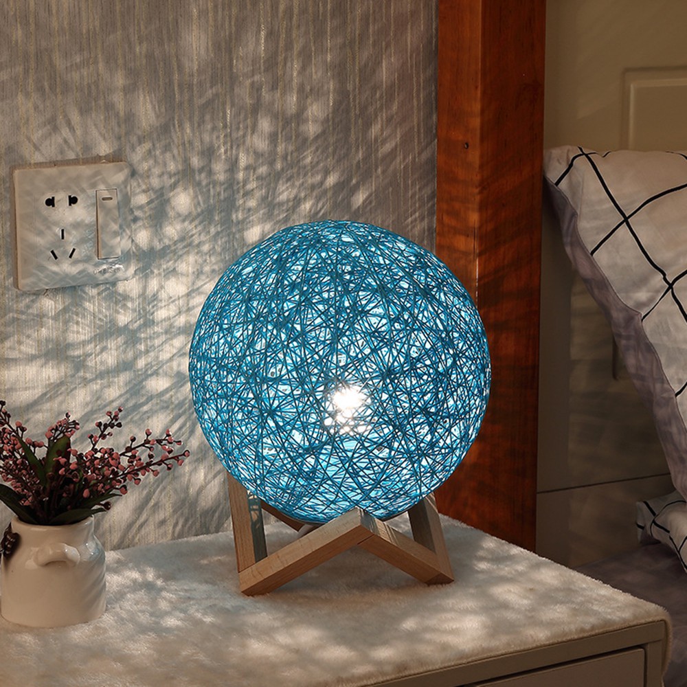 Creative Net Red Sepak Takraw Night Light Phòng ngủ Đèn bàn đầu giường Điều khiển bằng giọng nói Cặp đôi Khai trương Nam và Nữ Đèn sinh nhật bạn trai