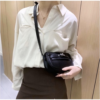 Túi đeo chéo khoá bạc trẻ trung