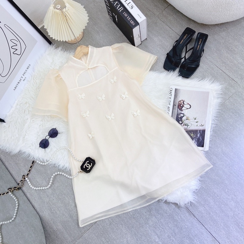 ĐẦM XOÈ TAY TIÊN ĐÍNH HOẠ TIẾT CUT OUT NGỰC