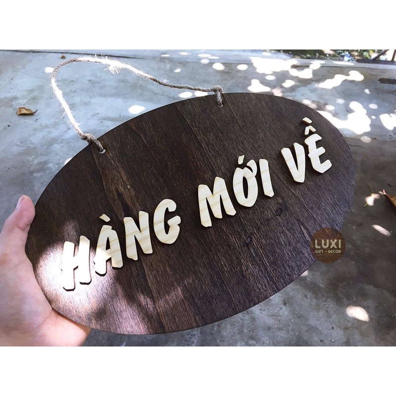 HCM | Bảng Gỗ Treo Cửa 1 Mặt “Hàng mới về” LUXI DECOR HCM