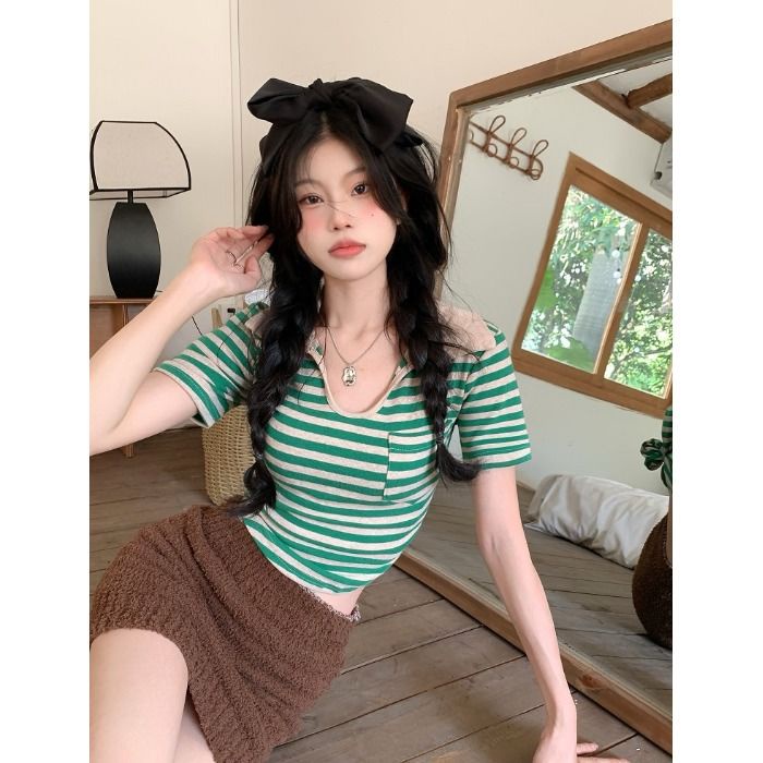 Áo Thun Croptop Ngắn Tay Cổ Chữ V Họa Tiết Kẻ Sọc Thời Trang Mùa Hè Dễ Phối Đồ Cho Nữ