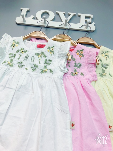 Đầm bé gái tay cánh tiên thêu hoa