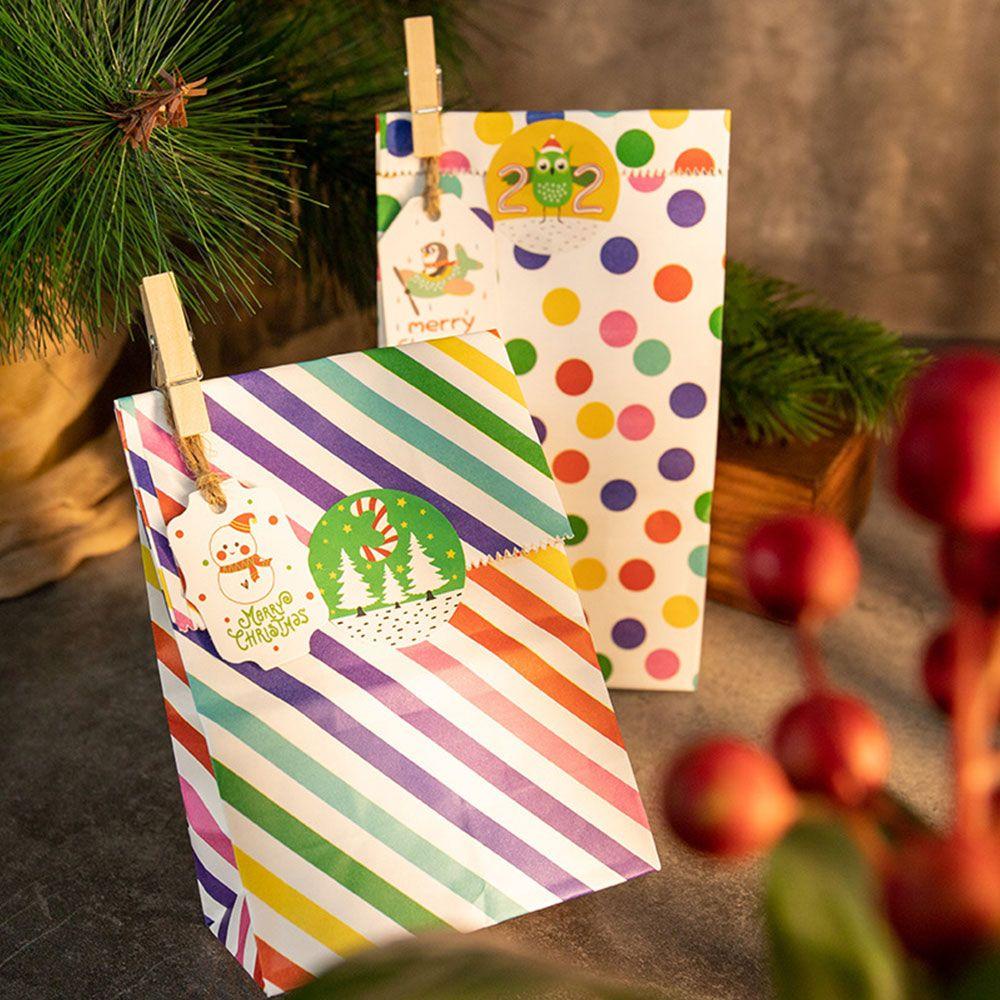 Bộ 24 Túi Giấy Đựng Bánh Kẹo Giáng Sinh Kèm Sticker Dán DIY
