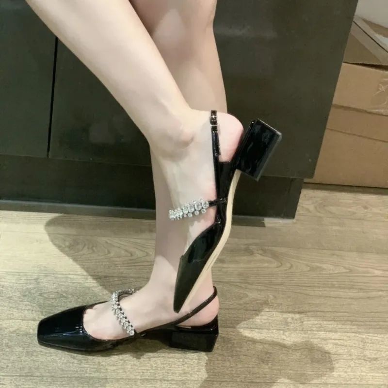 Xăng đan Bít Mũi Đế Dày Đính Đá Thời Trang Mùa Xuân Mới Cho Nữ mary jane Baotou dép của phụ nữ mùa hè trống rỗng đầu vuông thạch cao gót dày gót thấp retro giày Mary Jane giày phụ nữ