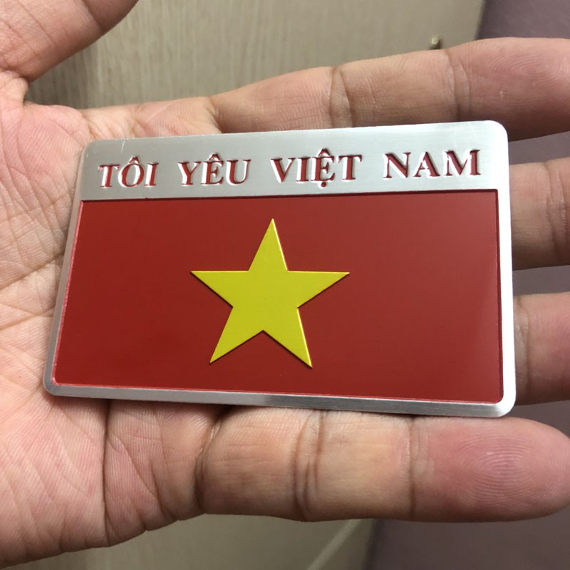 Tem nhôm kim loại trang trí hình cờ tổ quốc Tôi Yêu Việt Nam (Bộ 2 cái)