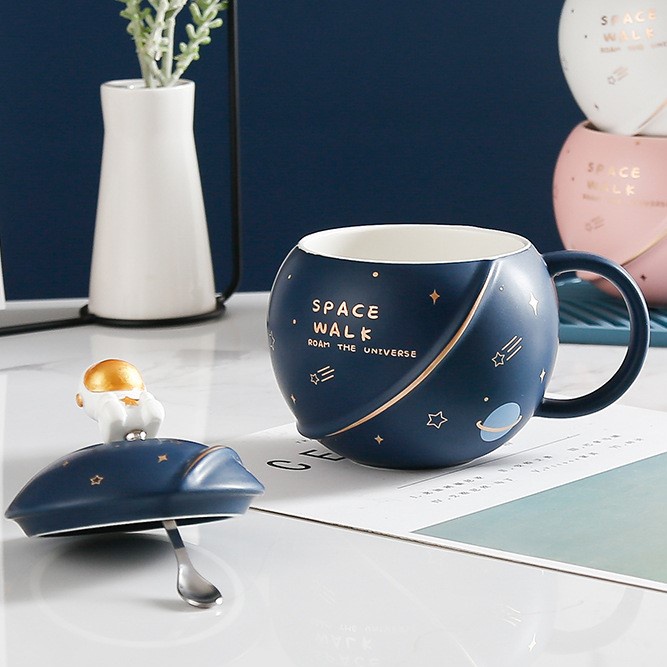[Hàng sẵn] Cốc - Ly hành tinh chạm nổi - Có tượng phi hành gia trên đầu muỗng - Cốc có nắp và muỗng kèm hộp