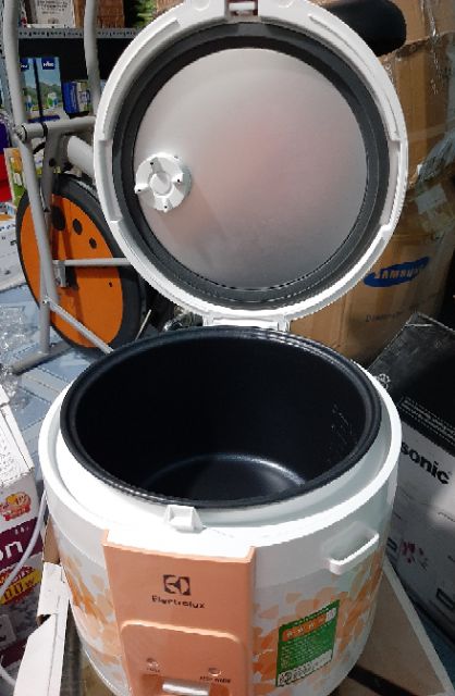 Nồi cơm điện Electrolux ERC3105 - Giá rẻ nhất | BigBuy360 - bigbuy360.vn