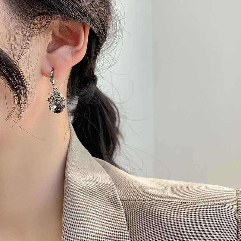 Đôi khuyên tai hình hoa đính đá thời trang cho nữ