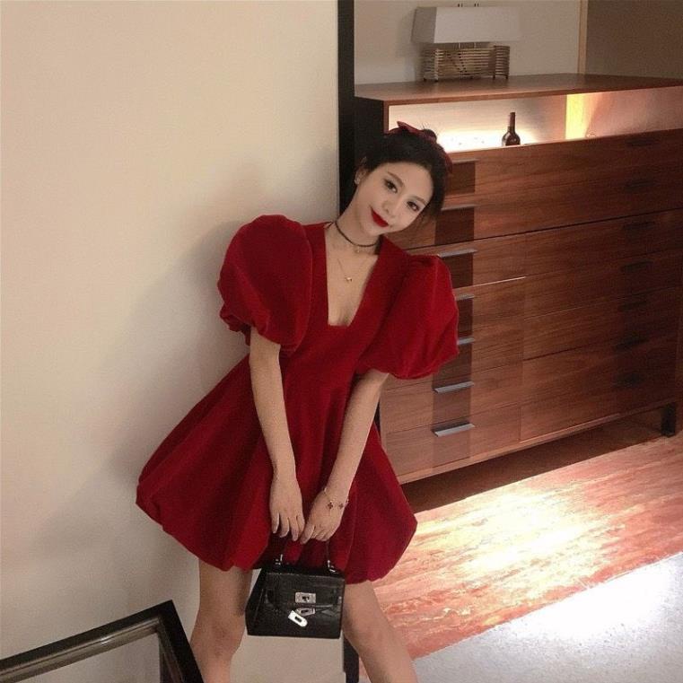 Váy đỏ nữ VAYO Đầm đỏ cổ v tay phồng ngắn đi tiệc noel tết chất nhung mềm đẹp thời trang dáng chữ a dưới 55kg | BigBuy360 - bigbuy360.vn