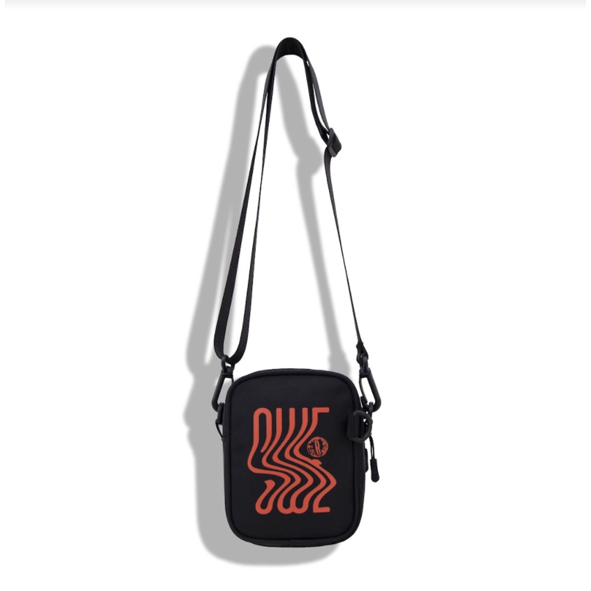 Túi đeo chéo unisex SWE INTL SHOULDER BAG BLACK tiện lợi, thoải mái thời trang chính hãng
