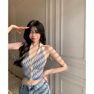 Áo yếm xanh khoe trọn lưng xinh