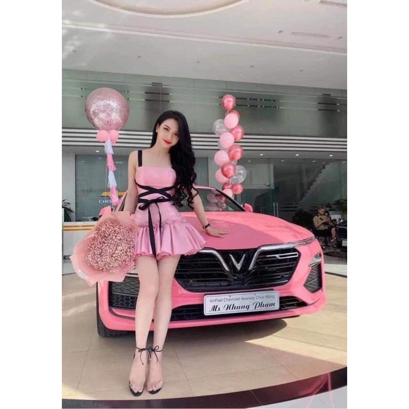 Váy 2 dây duy băng ôm bên trên , xoè phần dưới váy