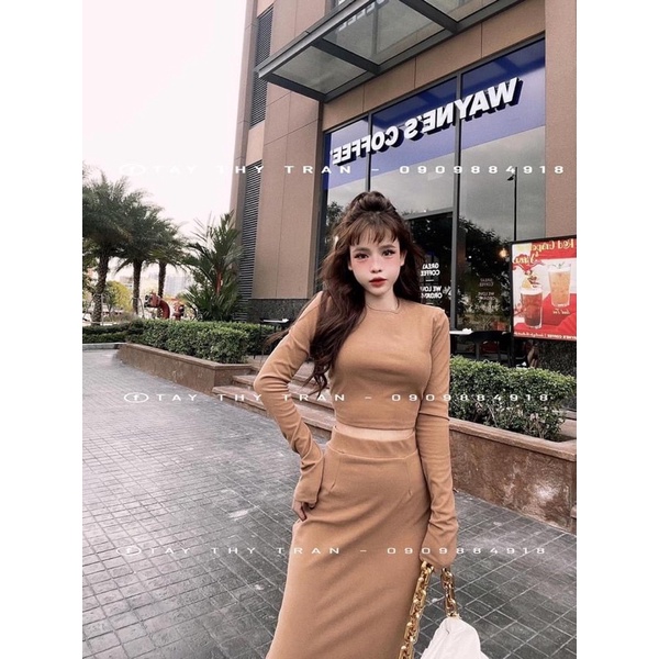 Set áo tay dài kèm chân váy bút chì thiết kế đơn giản nhưng không kém phần sang chảnh thích hợp đi chơi