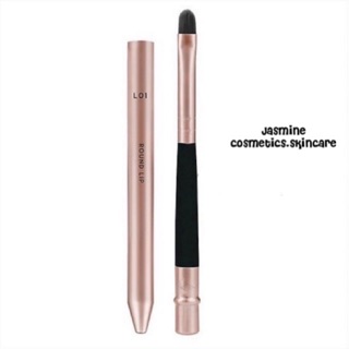 (Mẫu mới) Cọ Môi Vacosi L01