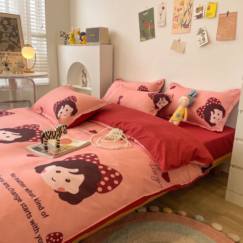 Bộ Drap &amp; Chăn Phao Cotton Poly Cô Bé Tim Đỏ