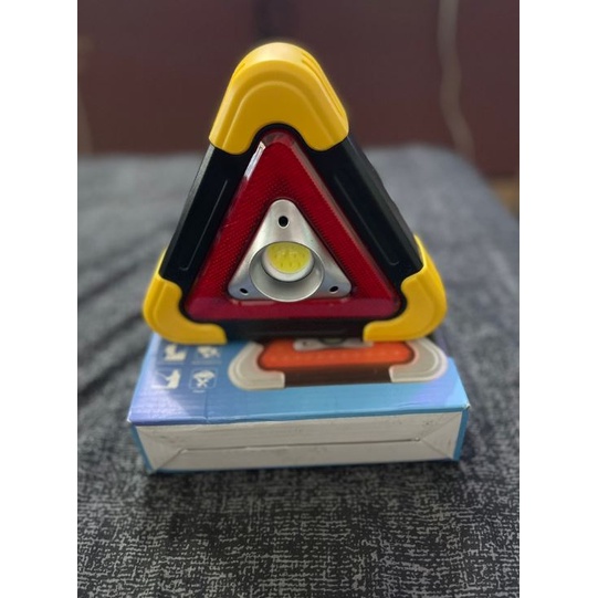 Đèn LED Cảnh Báo Nguy Hiểm Đa Năng Hình Tam Giác Kiêm Pin Sạc Dự Phòng Cho Ô Tô Xe Hơi