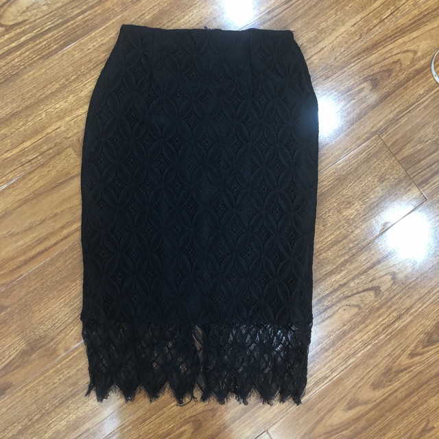 Chân váy ren đen size S