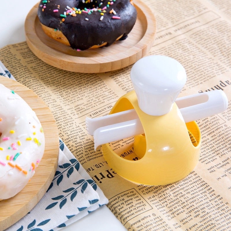 Khuôn nhựa nhấn bánh donut kèm kẹp gắp