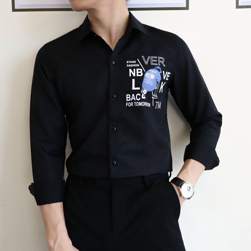 Áo sơ mi nam trơn in trước ngực tạo điểm nhấn cho phái mạnh