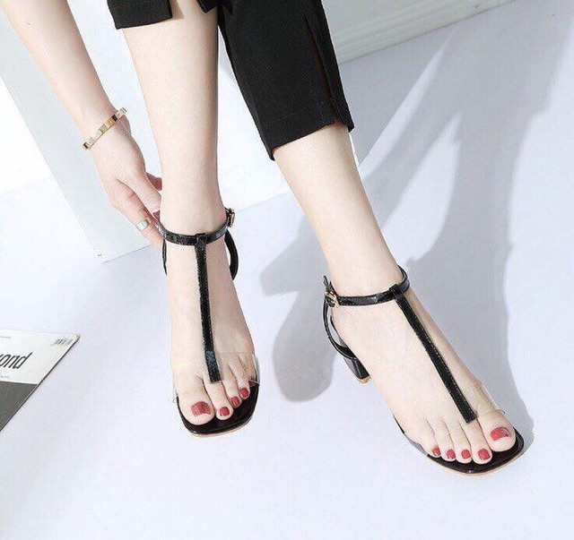 Sandal quai trong