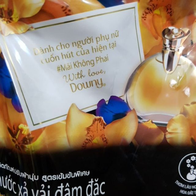 Nước xả vải Downy đậm đặc Cuốn Hút 2.2l