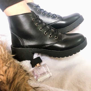 Giày nữ bốt (boot) da màu đen buộc dây