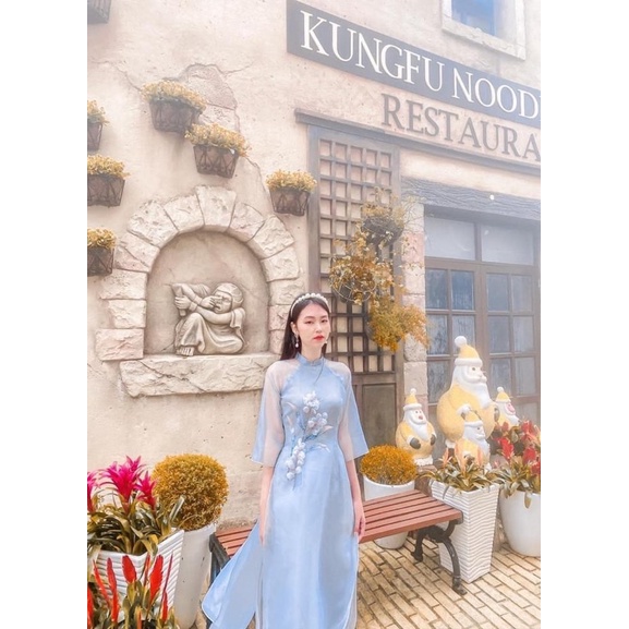 Áo dài thiết kế voan 4 tà thêu hoa nổi xinh xắn