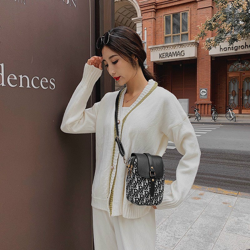Túi xách đeo chéo nữ giá rẻ đẹp đi chơi phong cách thời trang hàn quốc dễ thương cute DC1256