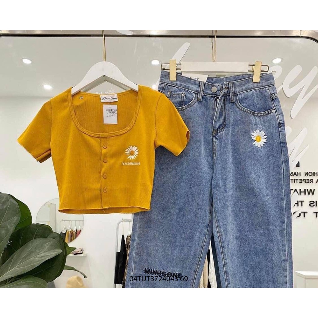 [Mã WASKT410K giảm 10K đơn 50K] Áo thun croptop cổ vuông hoa ngực Fmstyle Saigon 04TUT3724 (21TU01T373002) | BigBuy360 - bigbuy360.vn