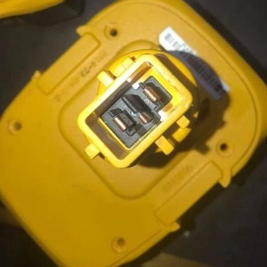 Đế chuyển pin Dewalt chọt