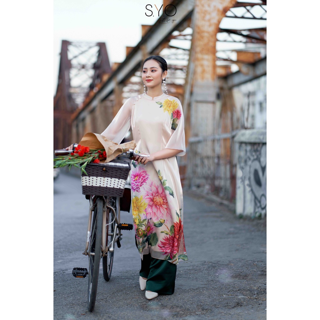 Áo dài in hoa thược dược màu be SYO A4012