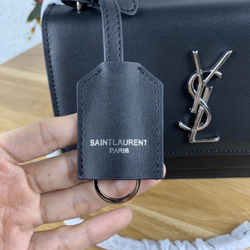 Túi xách Yves Saint Laurent màu đen tag bac size 22cm (có sẵn)