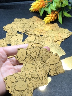 Mèo mạ vàng 24k