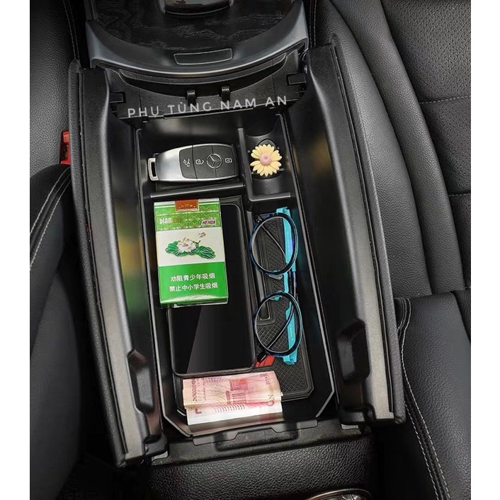 KHAY CHIA NGĂN ĐỂ ĐỒ HỘC TỲ TAY MERCEDES C/E/GLC/GLK