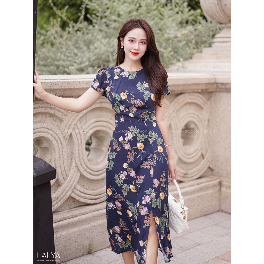 LALYA_D404_Váy hoa HQ xẻ chun lưng- Đen