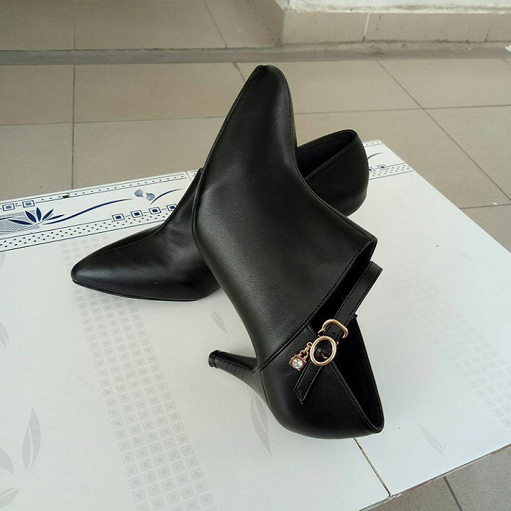 Giày boots nữ cổ thấp 5p hàng hiệu rosata đẹp màu đen thời trang ro141