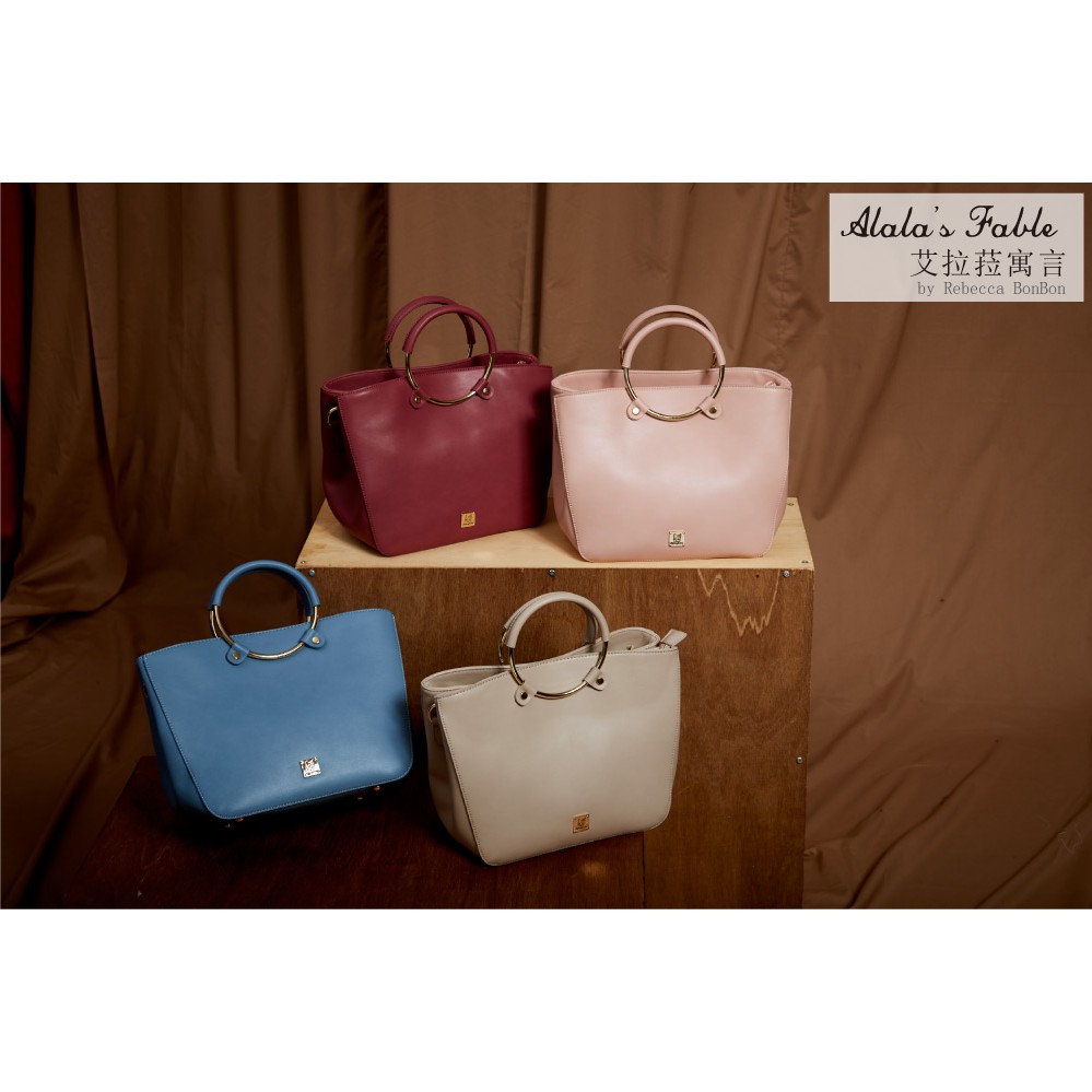 Túi xách kim loại cầm tay  màu đỏ đô, xanh da trời, đen. #RebeccaBonbon chó Bull Nhật Bản