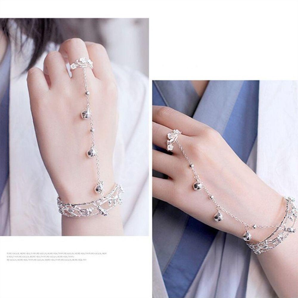 Vòng Đeo Tay DWAYNE Hình Bướm Có Thể Điều Chỉnh Và Chuông Sang Trọng