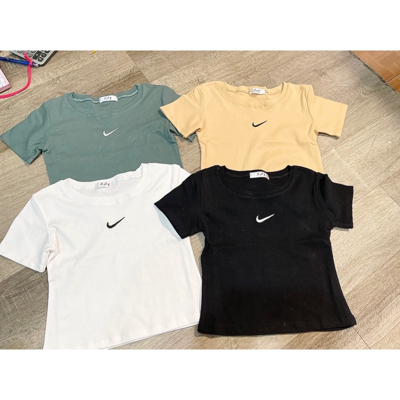 Áo croptop thêu | BigBuy360 - bigbuy360.vn