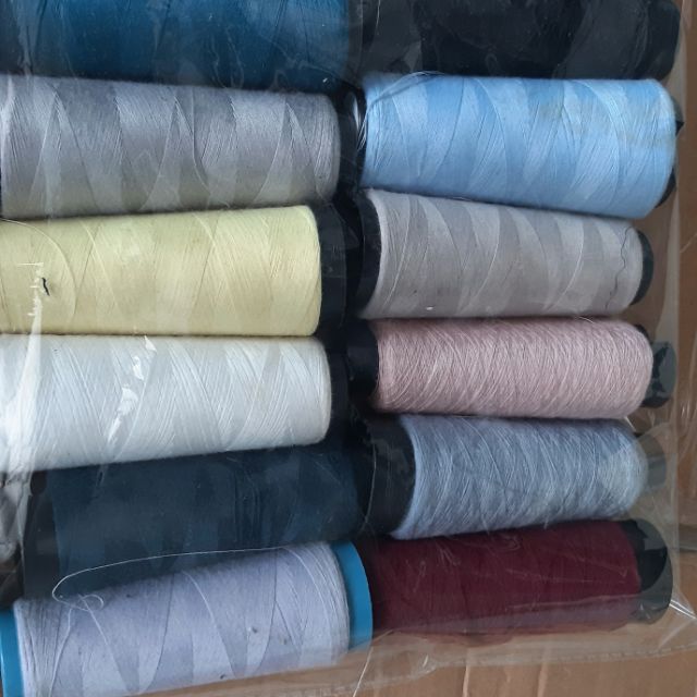 Chỉ may. Chỉ may dư ít rẻ nhất thị trường 25k 1kg 15 đến 20 cuộn. Hiện shop còn chủ yếu màu trầm và tối ạ.