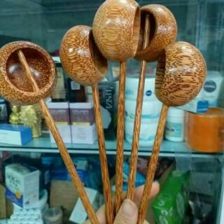 Gáo dừa múc rượu