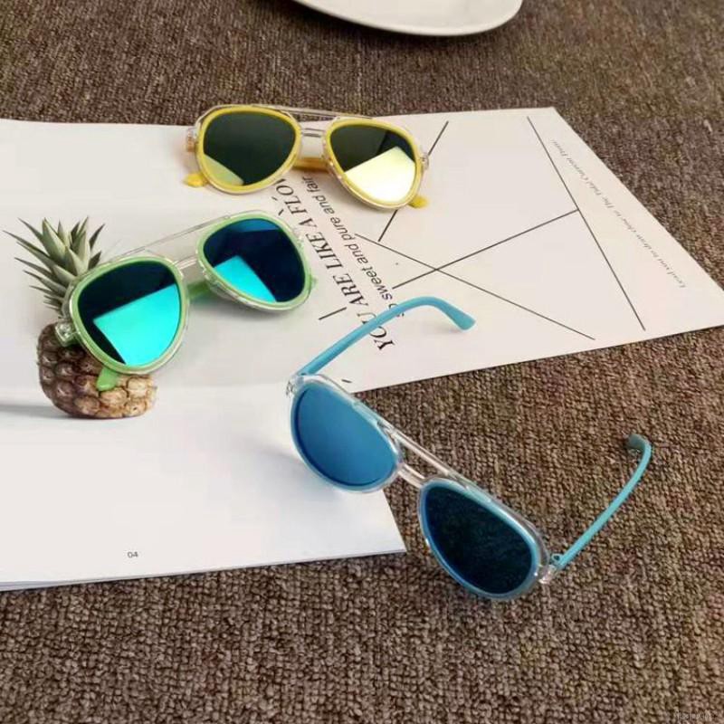 Kính mát chống tia UV kiểu dáng dễ thương dành cho các bé